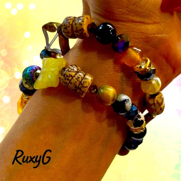 649. Bees 🐝 & butterfly 🦋 Gold and Black Beaded Bracelet - Picture 7 of 10